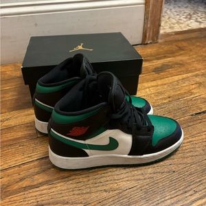 Pine green Jordan mid